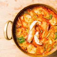 Spicy prawn soup Thai style " Tom yum goong " Processing Warm White balance