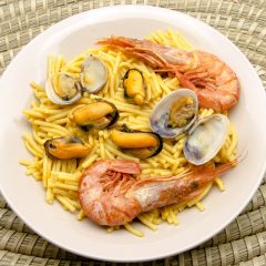 Noodles with seafood stew